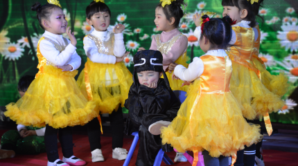 山西呂梁永寧偉才幼兒園：“慶元旦，迎新年”文藝匯演