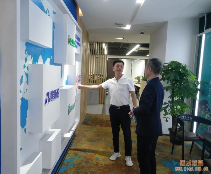 廣州市政協(xié)委員、廣州市英東中學(xué)校長胡國勝先生來訪偉才教育中國總部
